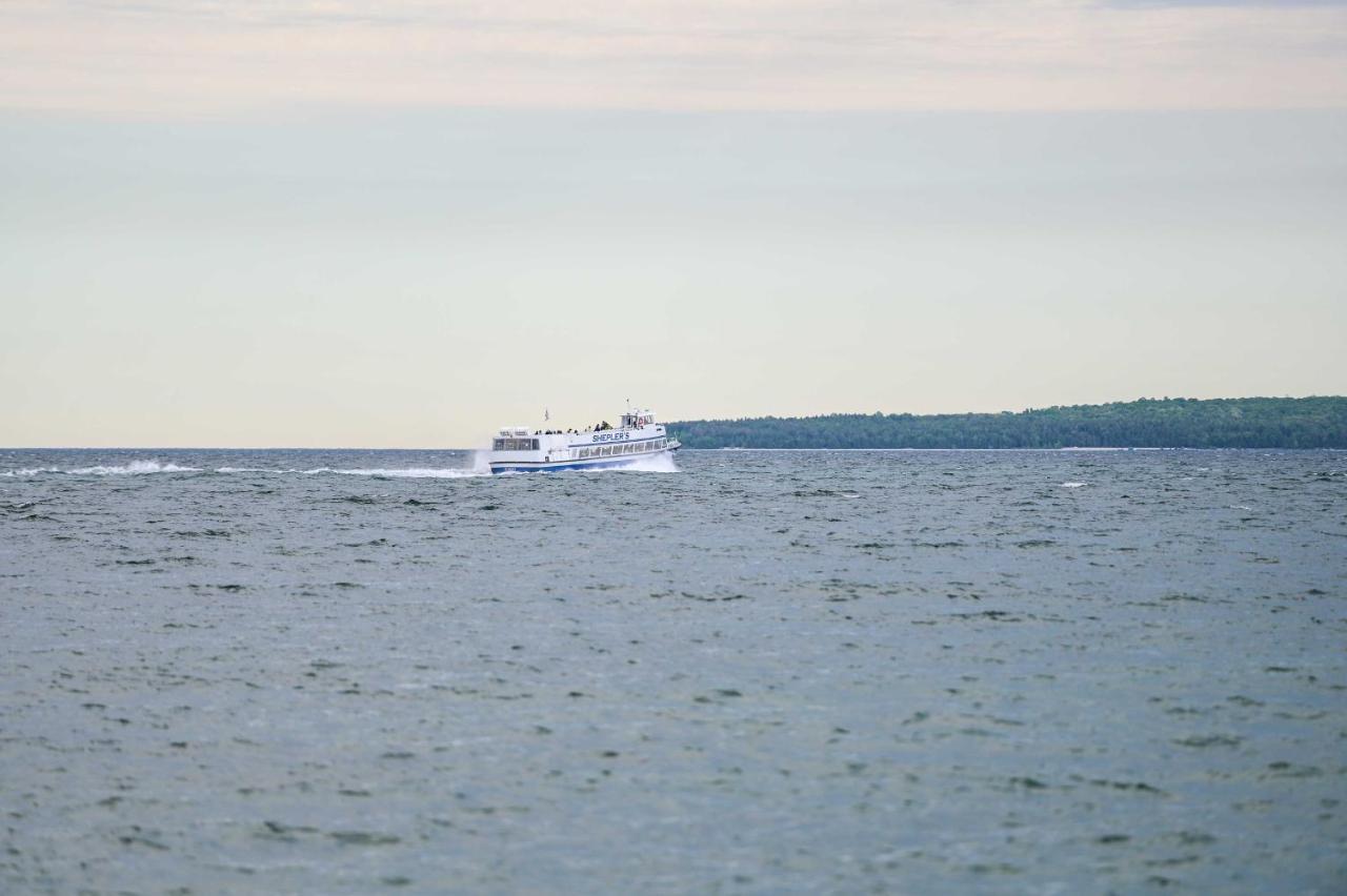 Walkable St Ignace Condo With Lake Huron Views Saint Ignace Εξωτερικό φωτογραφία